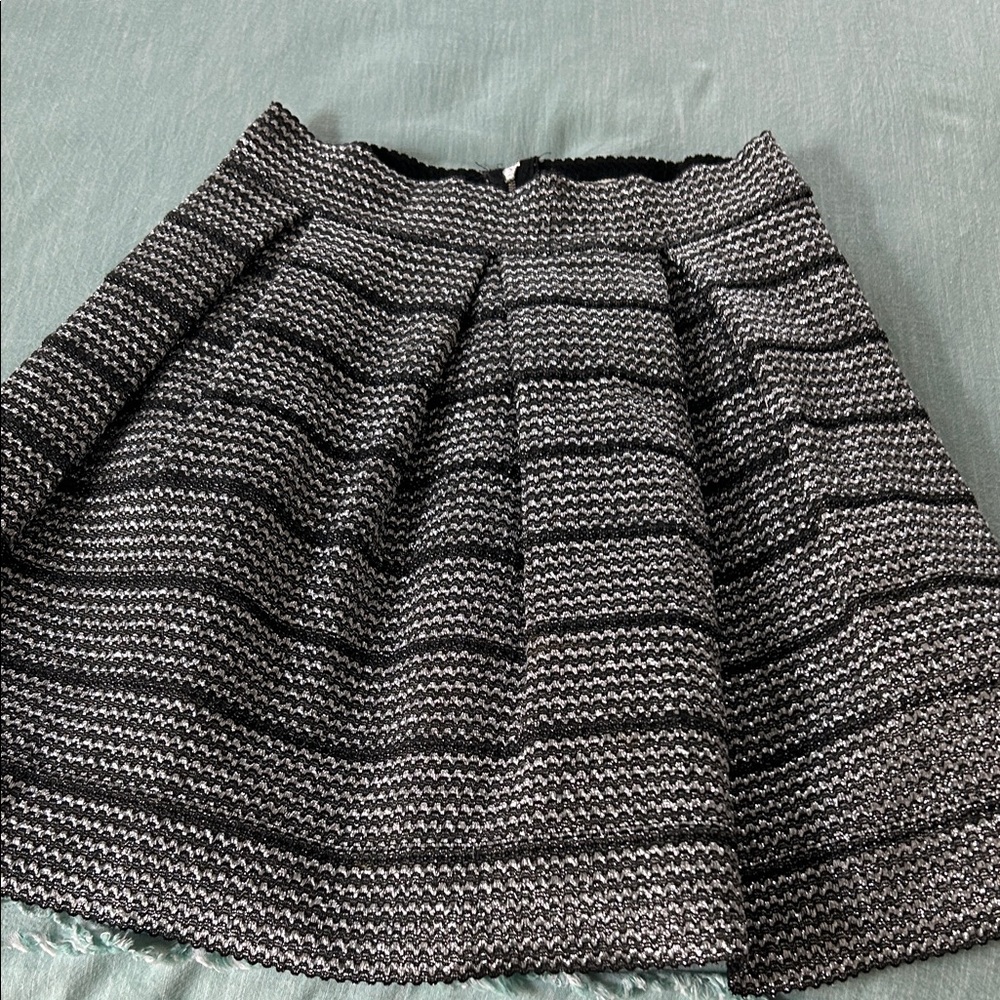 Ginger G short metallic skirt
Size medium